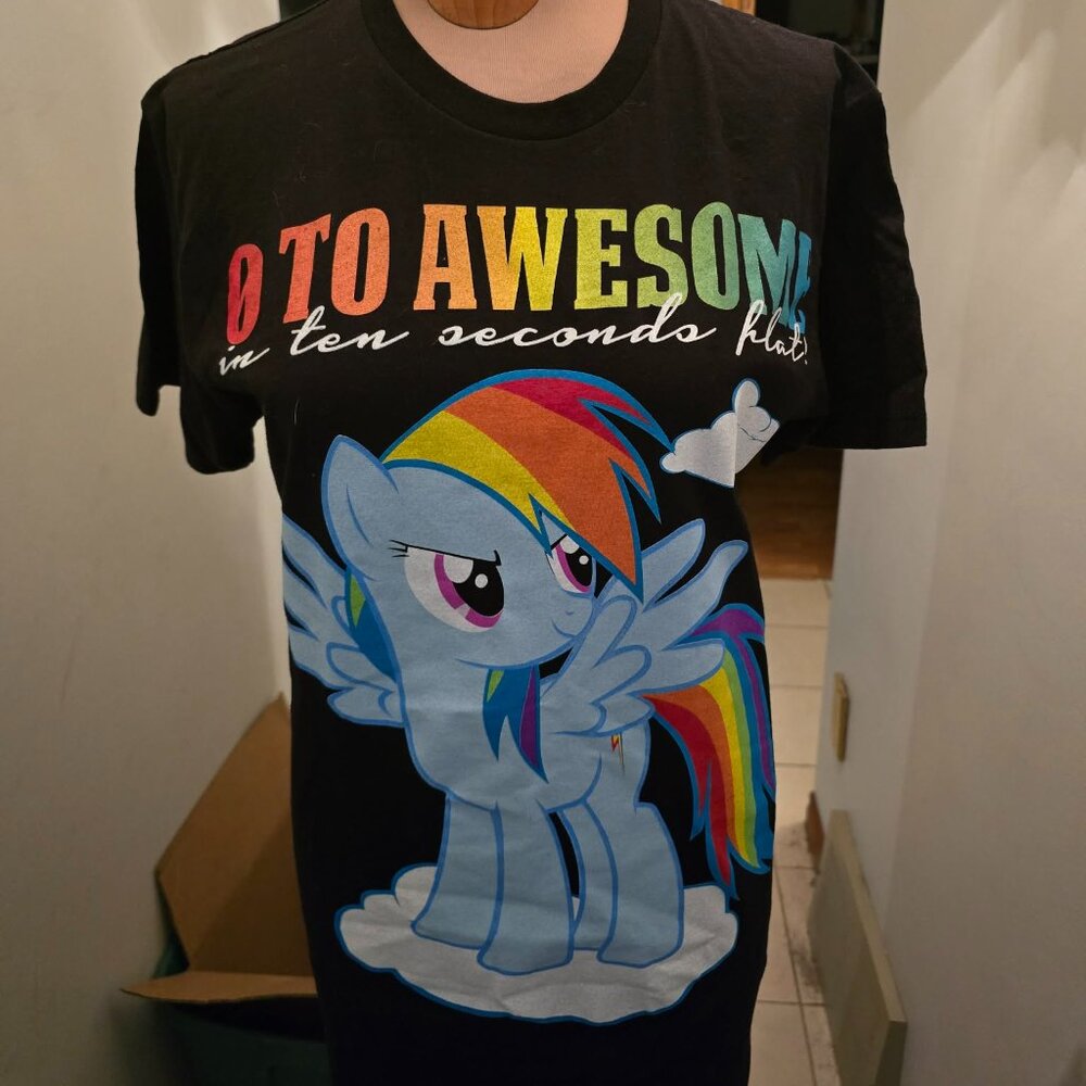 Hasbro My Little Pony Rainbow Dash T-Shirt Size Med NEW